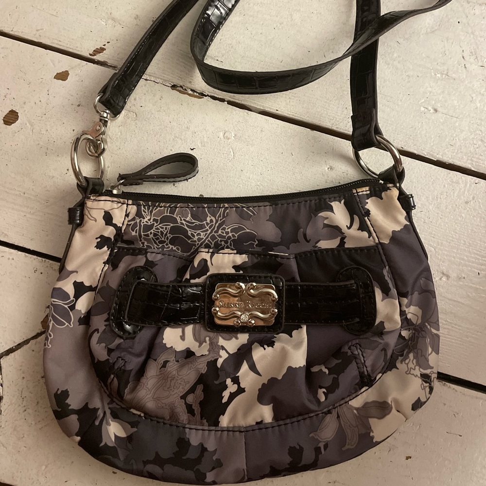 sienna ricchi handbag b28